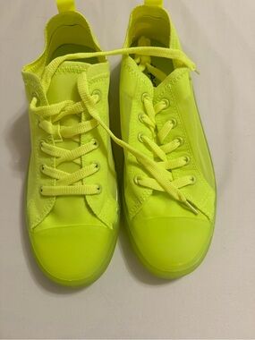 Women’s Neon Yellow Low-Top Sneakers